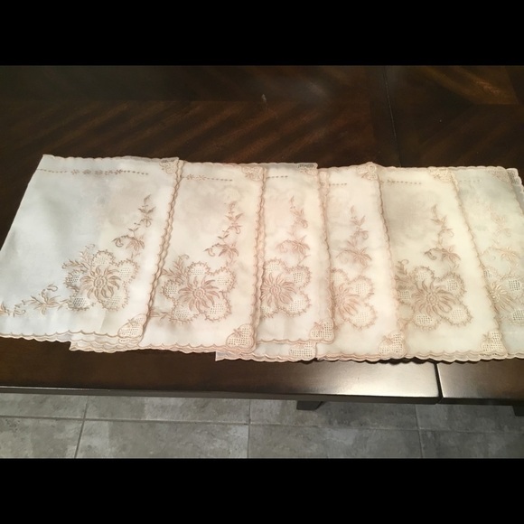 VINTAGE LUXURY SILK TABLECLOTH SETS FOR 6 - Picture 8 of 15